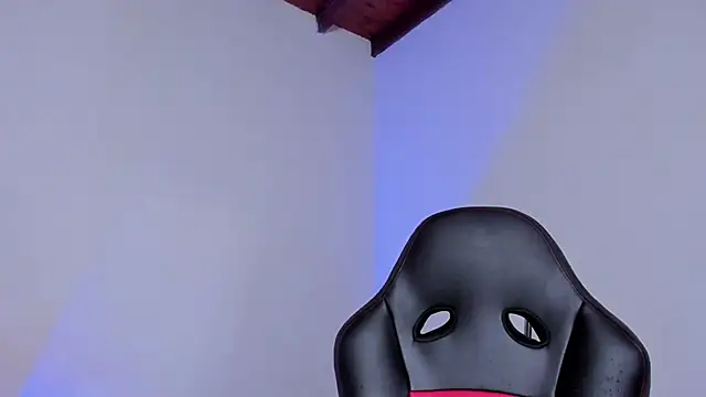 LuigiVitale_1 Adlı Modelin Web Kamerası Şovu