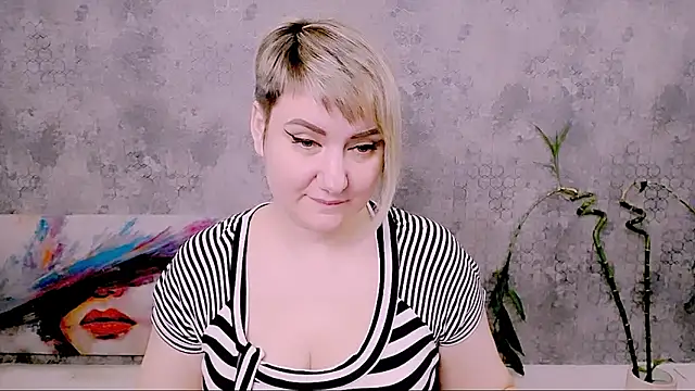 Djullia: онлайн-секс-чат