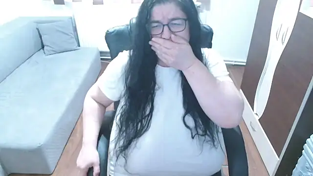 Pokazy przed kamerką – mayabbw50tits