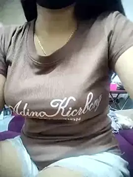 MiuNaaaa: διαδικτυακό σόου στην κάμερα