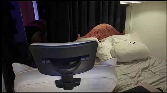 Pokazy przed kamerką – _XXXKittyTingles