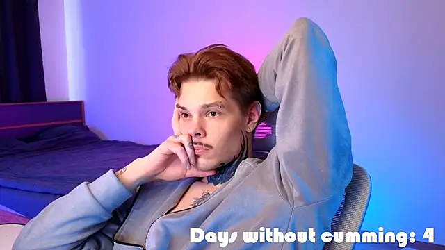 Show modela DENIS_HERE na web-kameri