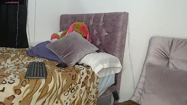 Sofia__Saenz's Live XXX Chat