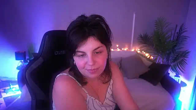 Chat +18 de MirandaWong ao vivo
