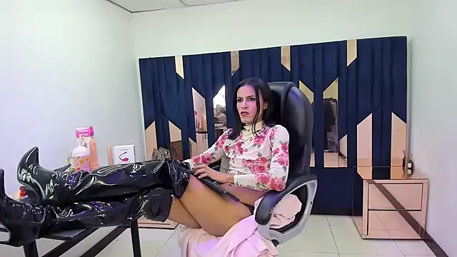 Aisha_hotts777 live XXX chat