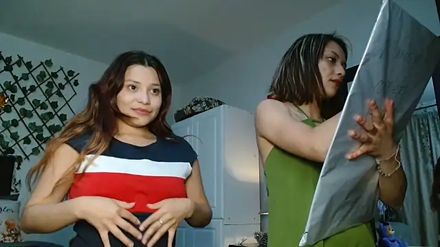 Živý XXX chat 3littles