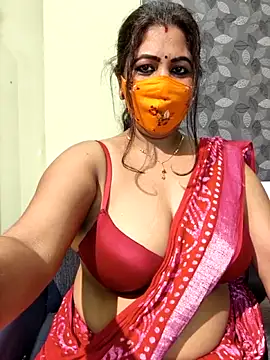 Pokazy przed kamerką – Poly_bhabi