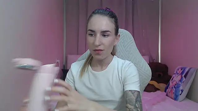 Chat +18 de DeboraHorny ao vivo