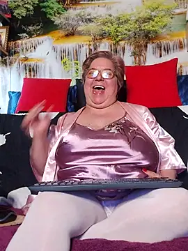 QueenPammy1 Adlı Modelin Canlı XXX Sohbeti