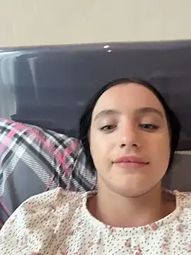 MiaTee Adlı Modelin Canlı XXX Sohbeti