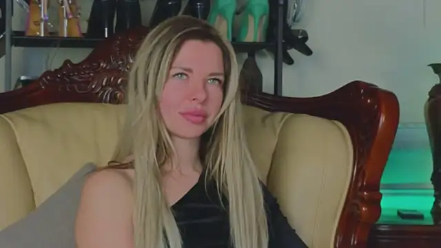 Real_Tini Chat XXX in diretta