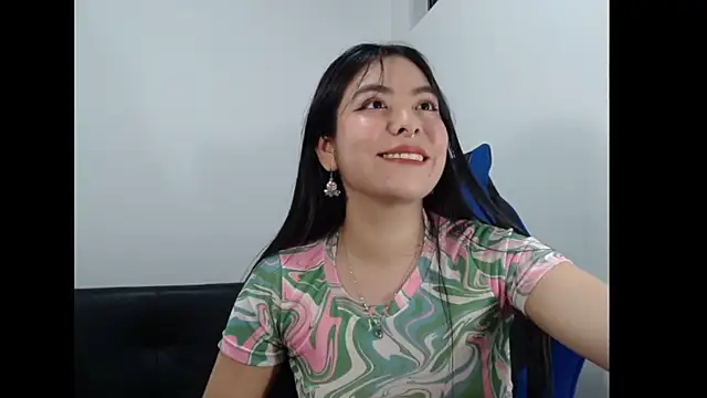 EloiseJun Chat XXX in diretta