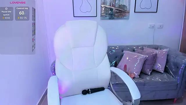 July_Adams 现场XXX聊天