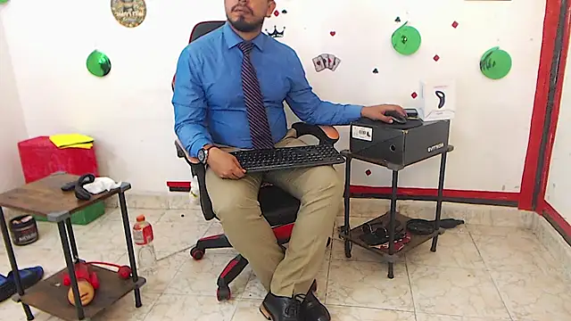 Chatroom XXX en direct de KalethBigDick