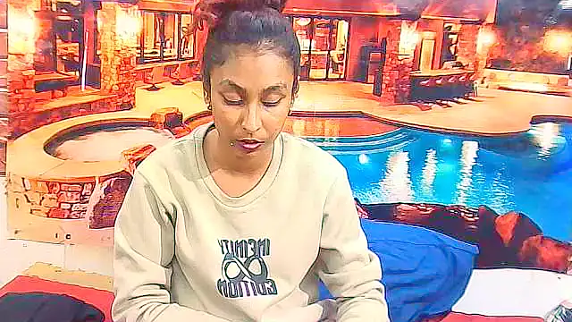 IndianSexyButt's Live XXX Chat