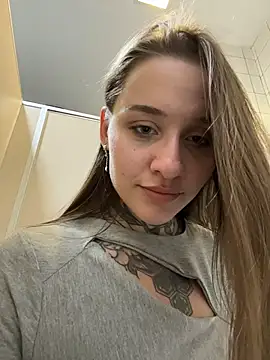 Chat +18 de KishaMur ao vivo