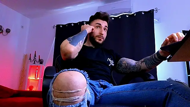 MightyAaron66 即時 XXX 聊天