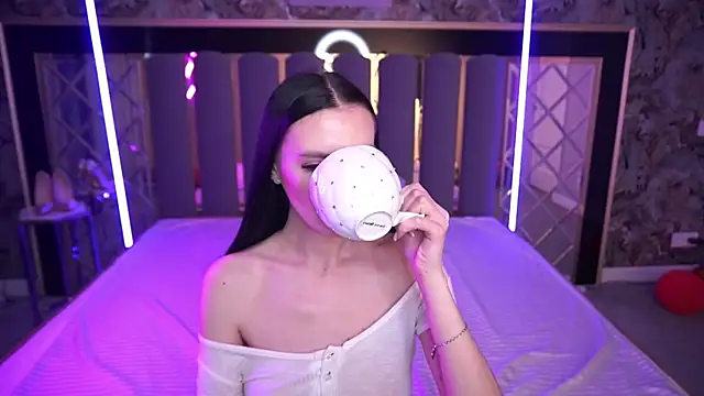 Snow_WhiteeeX élő XXX-chatje