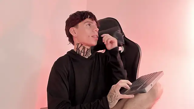 Angelcumm_ Adlı Modelin Canlı XXX Sohbeti