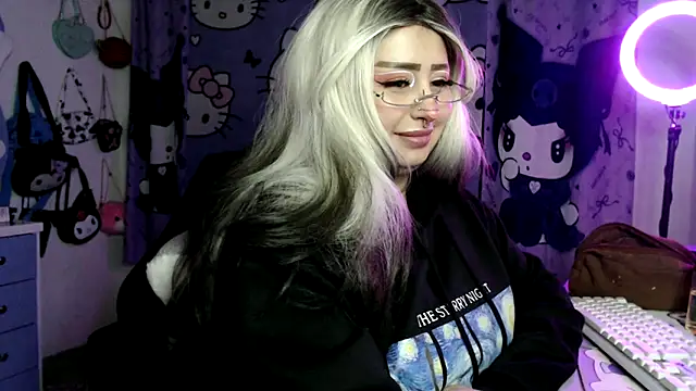 lussyevans24 现场XXX聊天