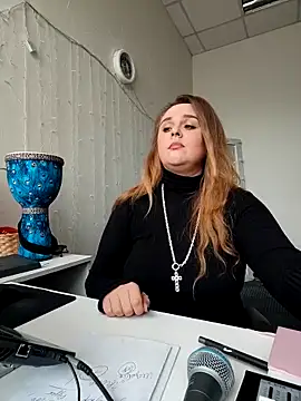 Juicy_PeachLux Chat XXX in diretta