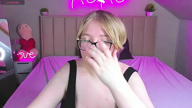 Lauraaa_SmithのライブXXXチャット