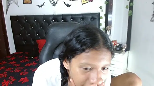 Chat XXX en directo de Luna_Ebony_