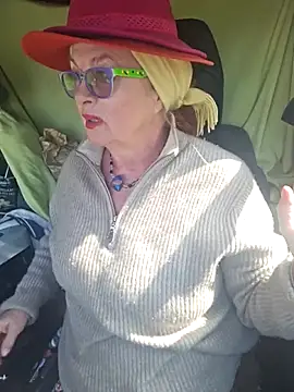 Hot-Muci: απευθείας συνομιλία ΧΧΧ