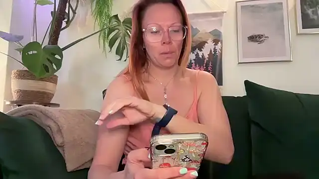 MelodyRoseUk élő XXX-chatje