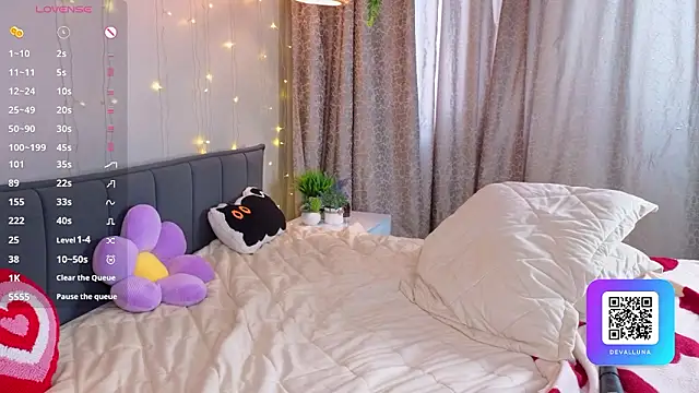 ConstanceHelms' Live XXX Chat