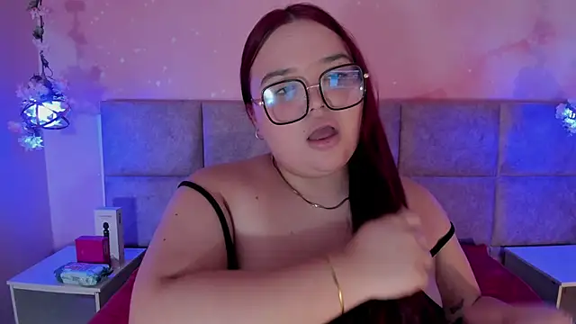 Lushi_Love élő XXX-chatje