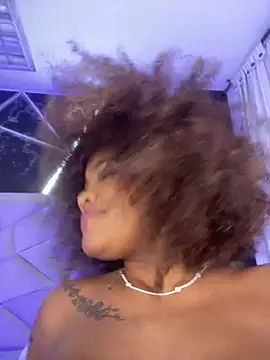 riri_brunnete élő XXX-chatje