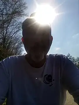 openminddaddy élő XXX-chatje