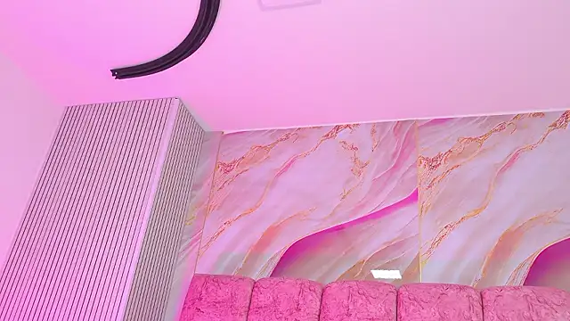 emmacurvy Adlı Modelin Canlı XXX Sohbeti