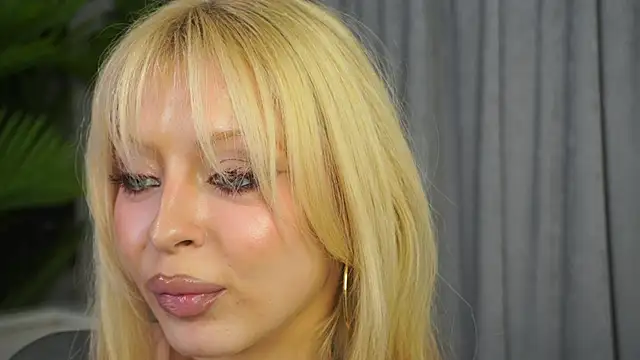 LanaReals Chat XXX in diretta