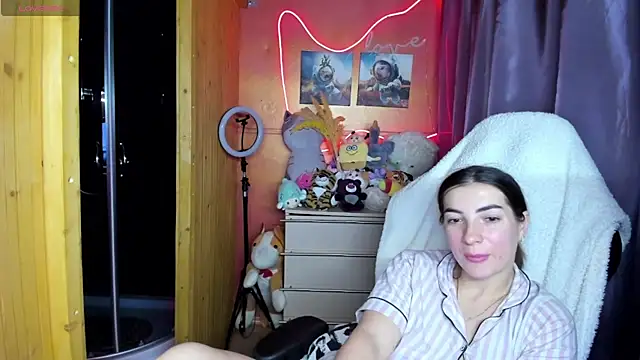 Fiery_Brunette_ Live XXX-Chat