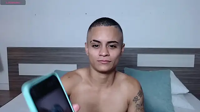 Chatroom XXX en direct de Liiamthompson