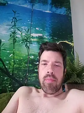 welcome-to-the-jungle: διαδικτυακό σόου στην κάμερα