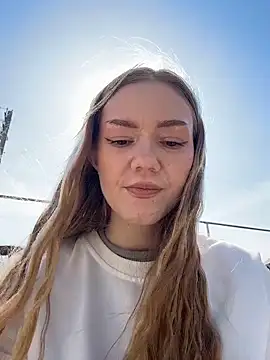 MilaMooneのライブXXXチャット