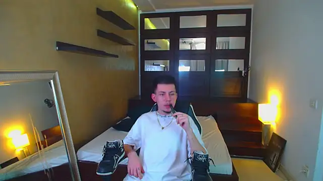 KrewVaughn 在線直播表演