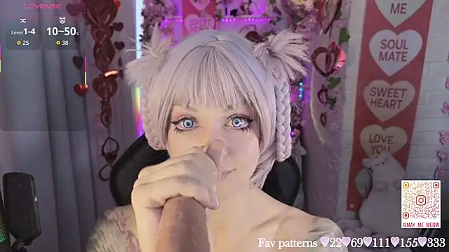 Mee-Meow's Live XXX Chat