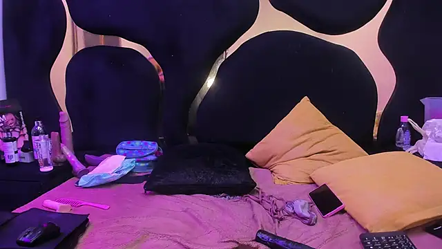 Chatroom XXX en direct de Oriana69_