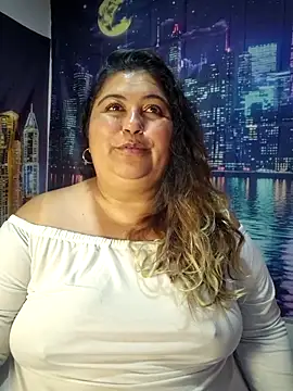 Show modela Curvy_Dyva na web-kameri