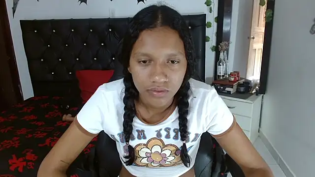 Luna_Ebony_ Chat XXX in diretta