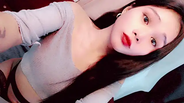 Amomentoflust99's Webcam Show