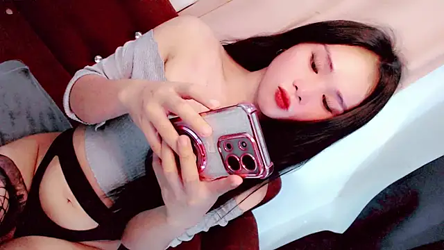 Amomentoflust99 在線直播表演