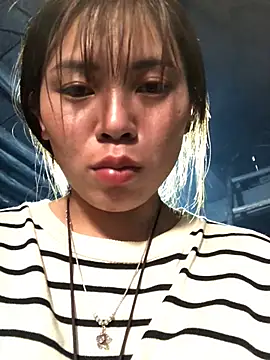 XXX chat uživo modela Akira-baby