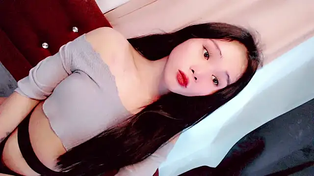 Amomentoflust99 在線直播表演