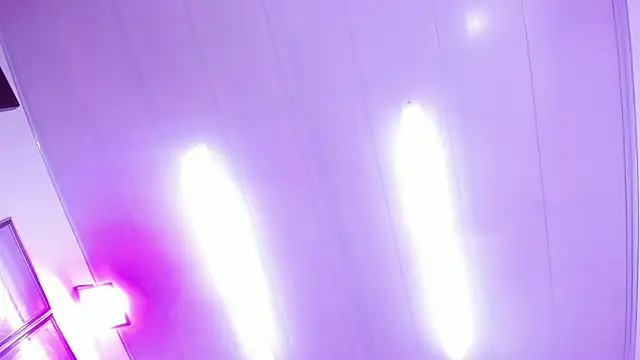 Oriana69_ Adlı Modelin Canlı XXX Sohbeti