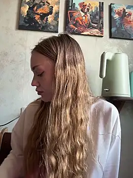 Chat +18 de MilaMoone ao vivo